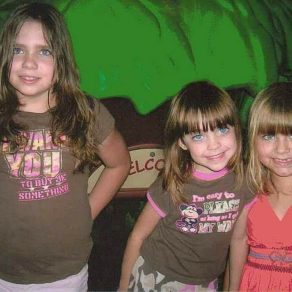 Meet your Posher, Audrey ♡ - Picture 3 of 7